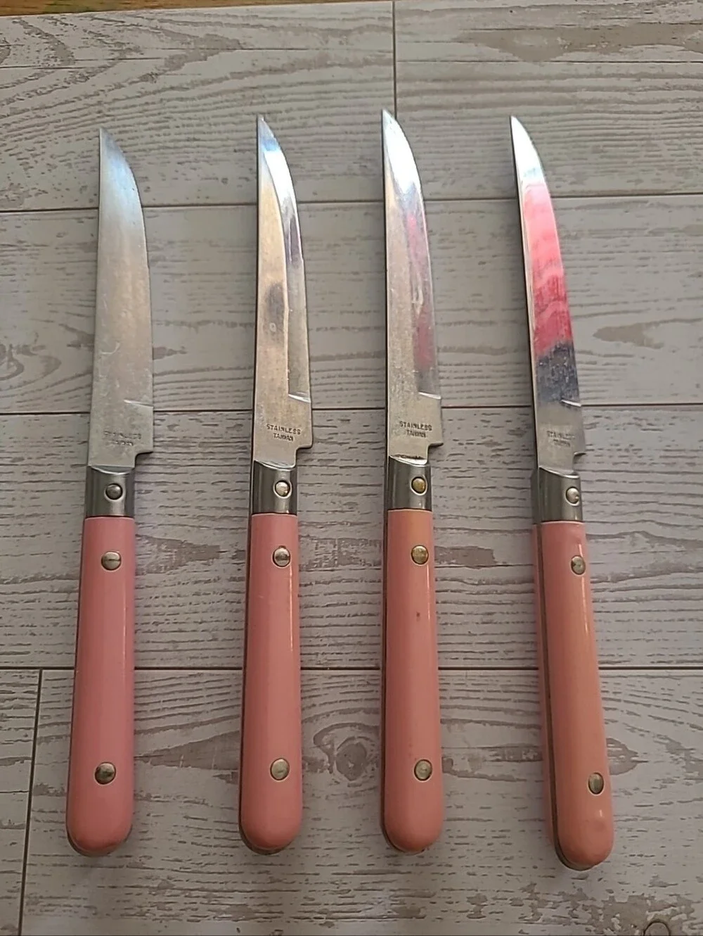 Vintage Plastic Resin Handle Stainless Steel Steak Knives Set Of 4 Pink